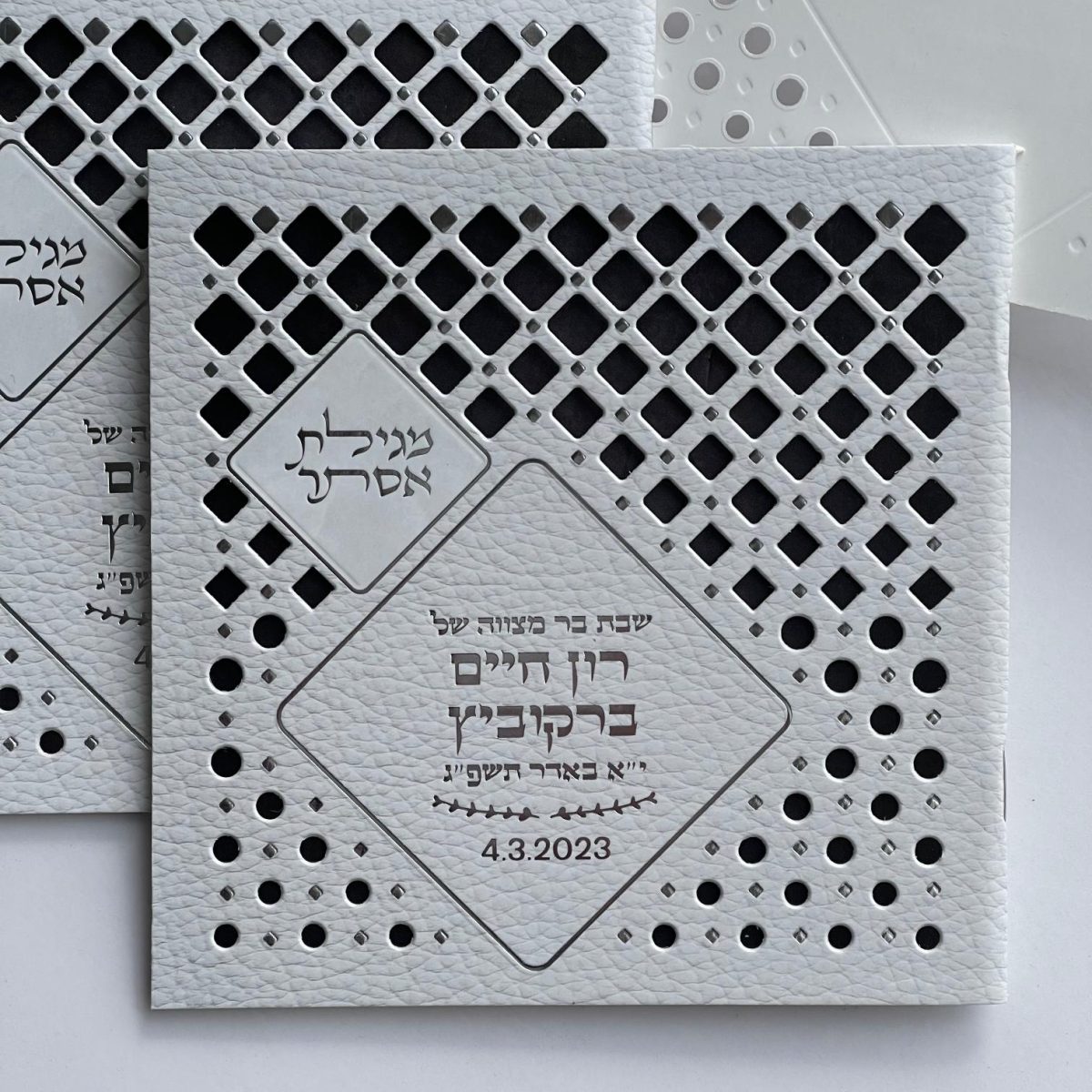 ⁦מגילת אסתר - דגם מעוין לבן⁩ – תמונה ⁦2⁩