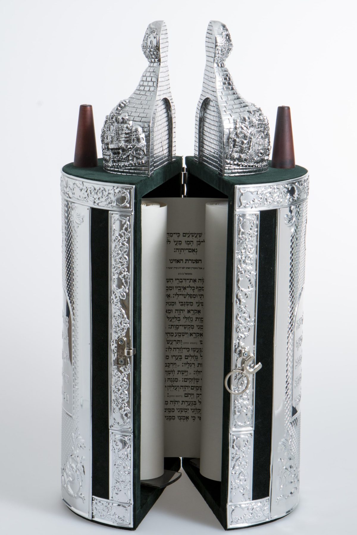 ⁦ספר תורה⁩ – תמונה ⁦2⁩