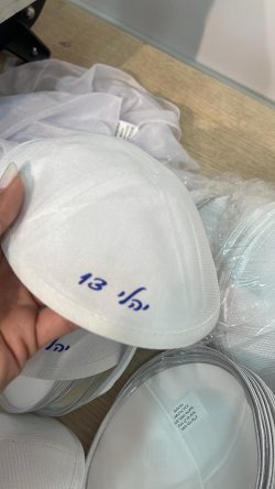 ⁦כיפה דמוי פשתן לבן⁩ – תמונה ⁦3⁩
