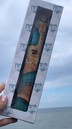 ⁦מזוזת עץ אפוקסי עבודת יד⁩ – תמונה ⁦2⁩
